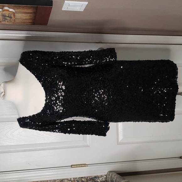 VILA Dresses & Skirts - Black sequin scoop neck coctail prom wedding cruise formal dress